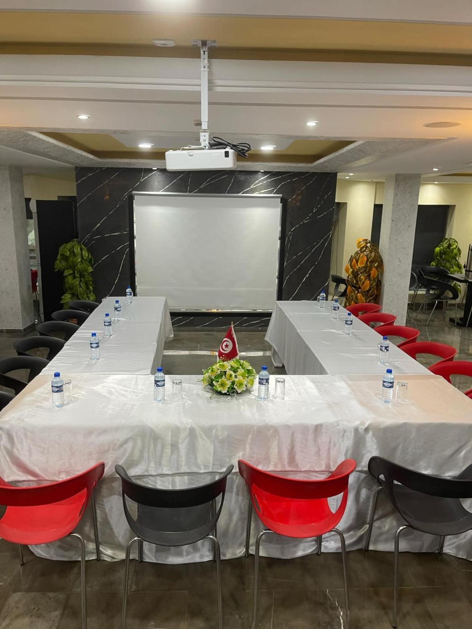 Le Parisien Tunis Hotell Exteriör bild